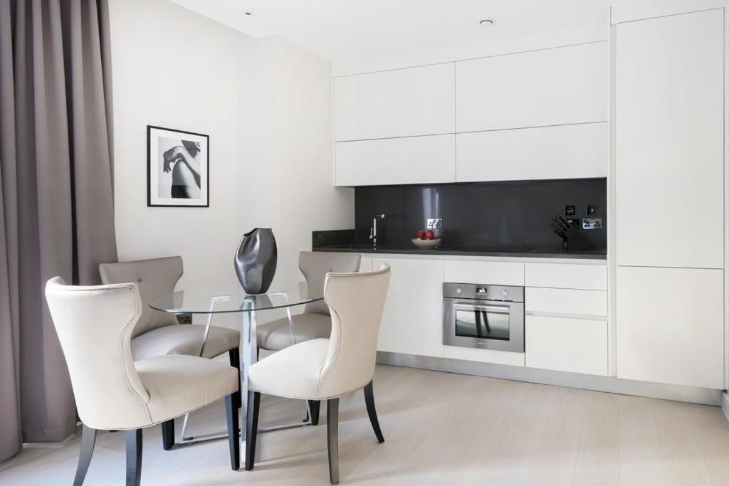 Buckingham Palace Residences By Aeria Apartments Londen Buitenkant foto