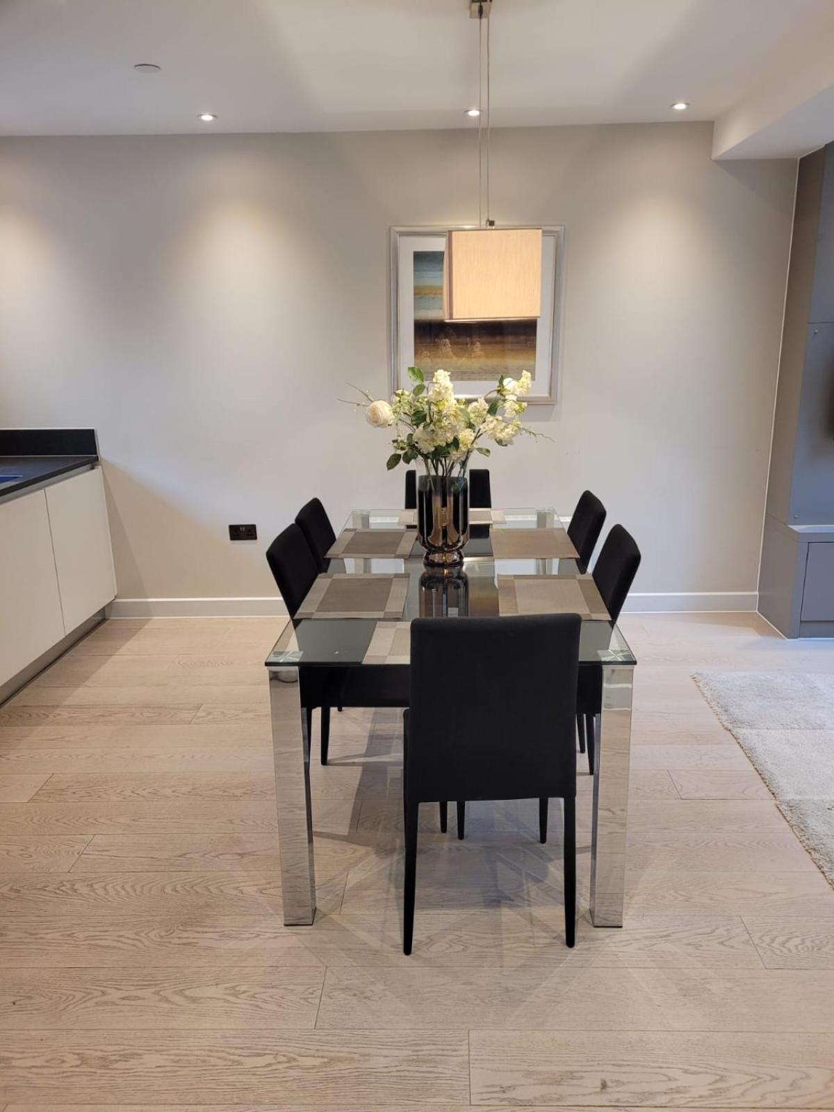 Buckingham Palace Residences By Aeria Apartments Londen Buitenkant foto