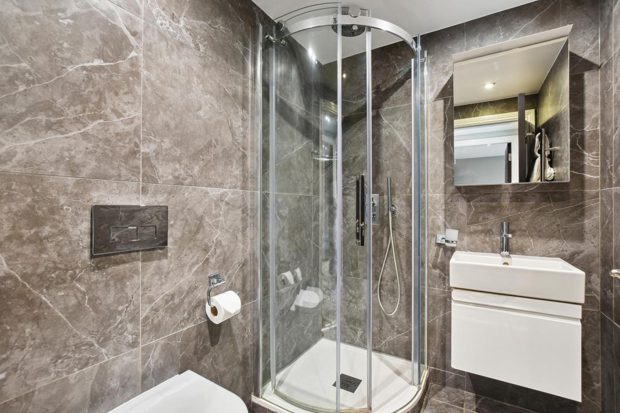 Buckingham Palace Residences By Aeria Apartments Londen Buitenkant foto