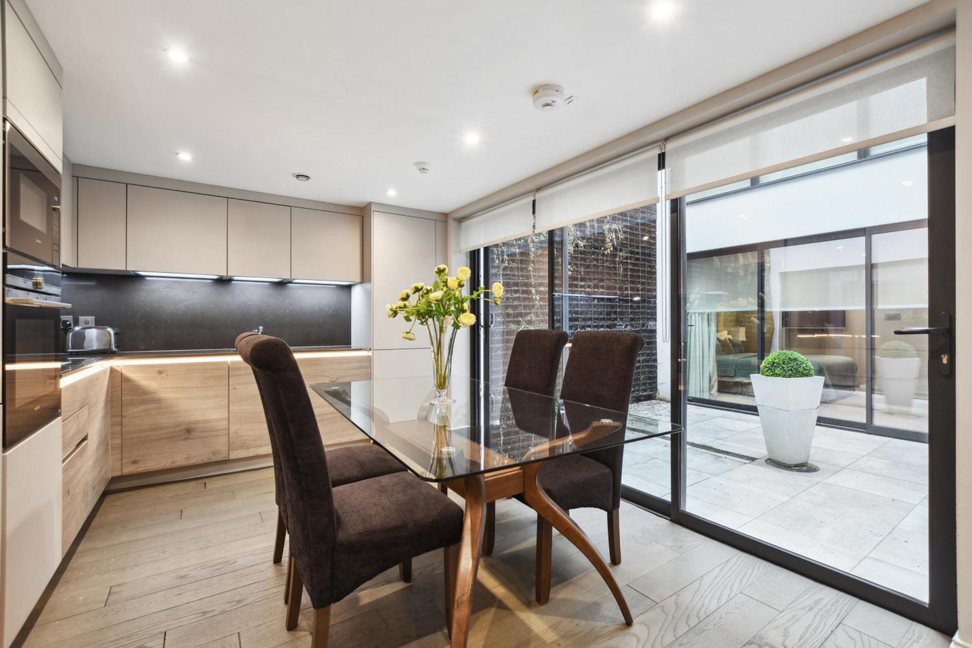 Buckingham Palace Residences By Aeria Apartments Londen Buitenkant foto