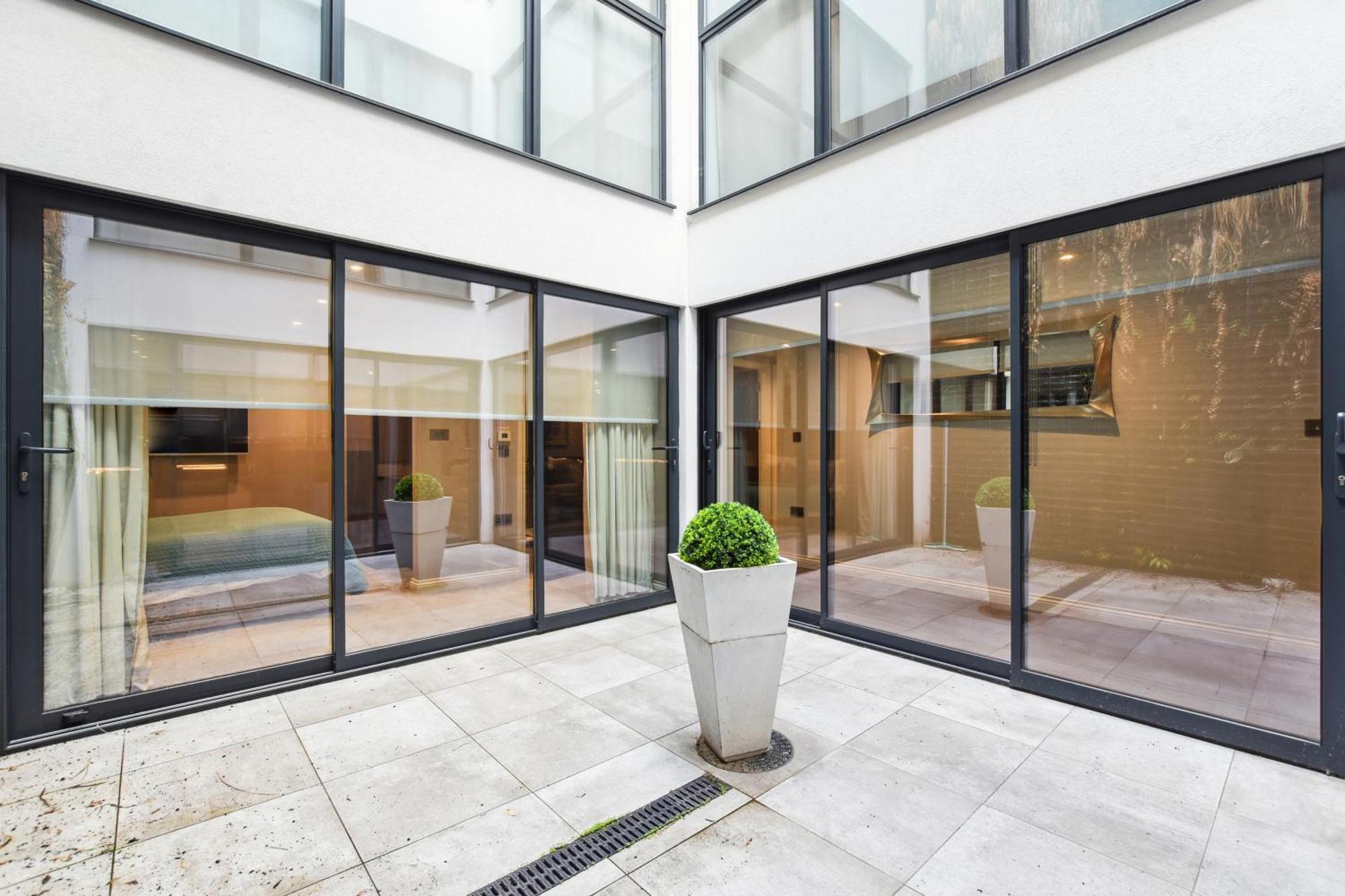Buckingham Palace Residences By Aeria Apartments Londen Buitenkant foto